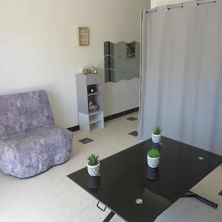 Bord De Avec Terrasse Et Parking - Le Geranium
